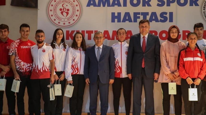 K&uuml;tahya&rsquo;da başarılı sporculara &ouml;d&uuml;l
