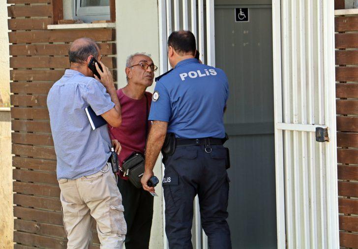 Yaşlı adama tuvalette kabusu yaşattı! Telefonunu gasp ederek kaçtı G1