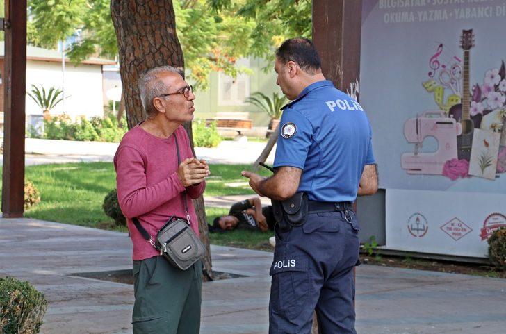 Yaşlı adama tuvalette kabusu yaşattı! Telefonunu gasp ederek kaçtı G4