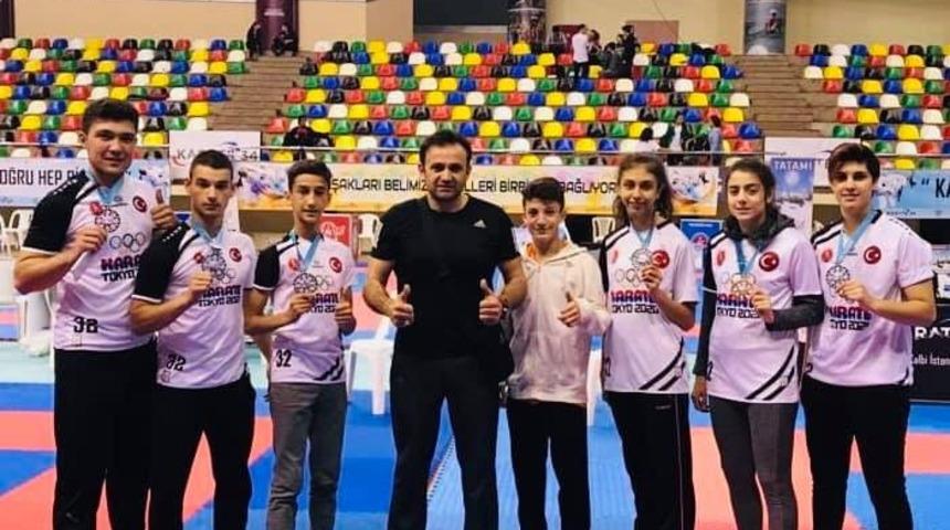 Ispartalı sporcular, Karate 34 Süper Lig’den 11 madalya ile döndü