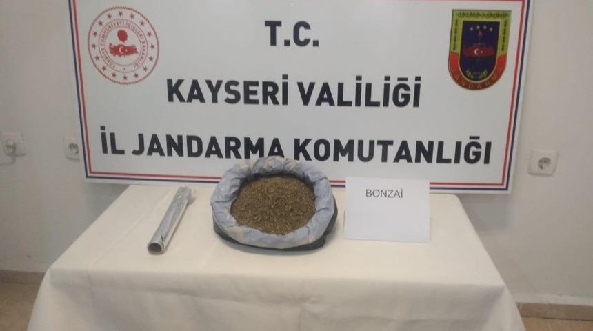 Uyuşturucu tacirleri ticari takside yakalandı