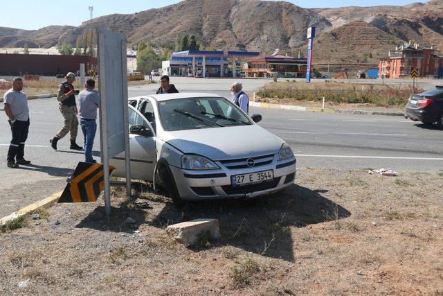 Sivas'ta iki otomobil çarpıştı: 4 yaralı