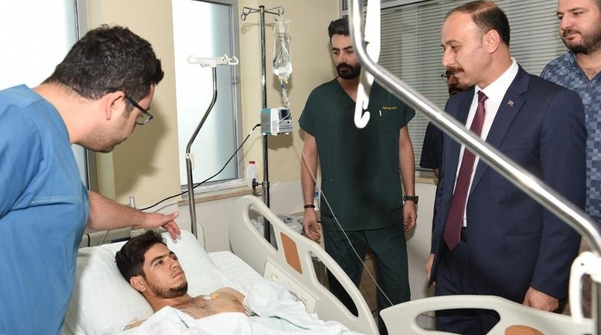 Vali Erin yaralıları ziyaret etti