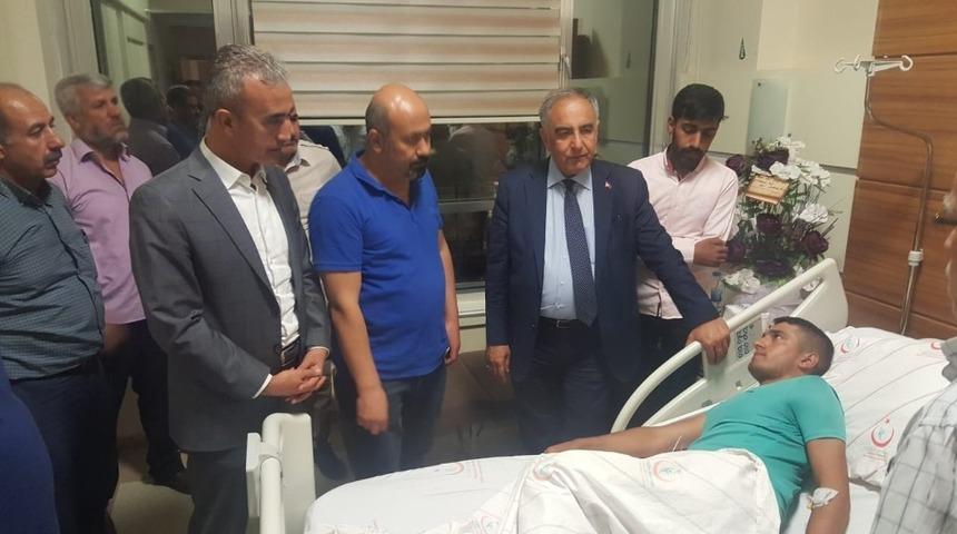 Rekt&ouml;r Turgut&rsquo;tan yaralı askere ziyaret