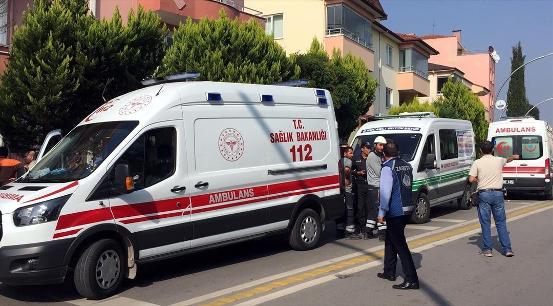 G&Uuml;NCELLEME - Kocaeli'de evde patlama: 2 &ouml;l&uuml;, 1 yaralı