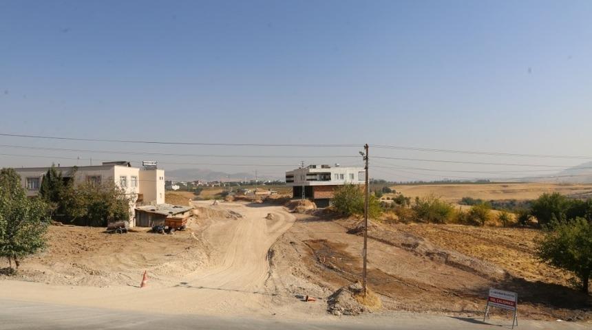 Atat&uuml;rk Bulvarıyla eski Samsat Caddesi birbirine bağlanıyor