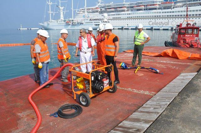 Kuşadası’nda deniz kirliliğine acil müdahale tatbikatı