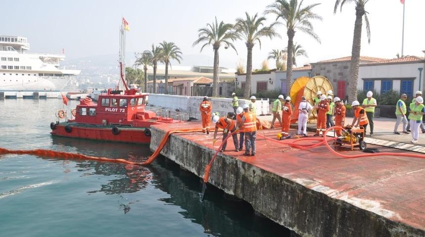 Kuşadası&rsquo;nda deniz kirliliğine acil m&uuml;dahale tatbikatı
