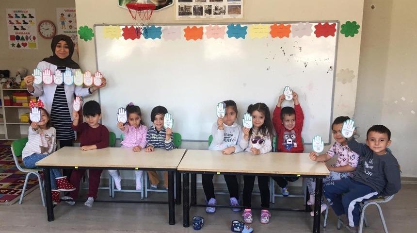 Hisarcık&rsquo;ta minik &ouml;ğrencilere el yıkamanın &ouml;nemi anlatıldı