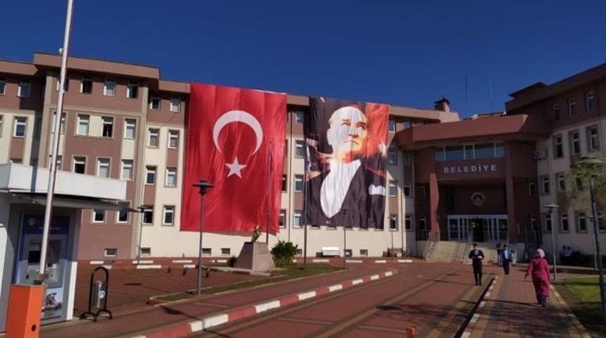 Şehir bayraklarla donatıldı