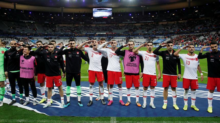 T&uuml;rkiye'den flaş 'asker selamı' a&ccedil;ıklaması!