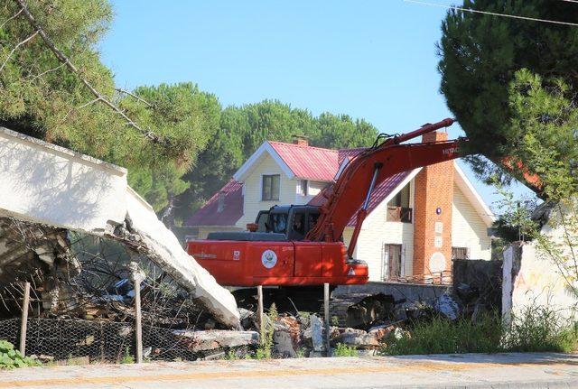 Altınordu Belediyesi ‘metruk binaları’ yıkıyor