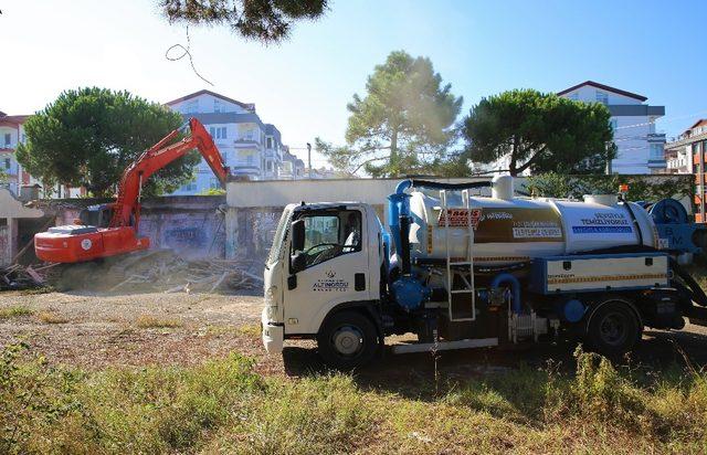 Altınordu Belediyesi ‘metruk binaları’ yıkıyor