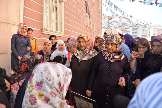 HDP &ouml;n&uuml;ndeki eylemde 43 &uuml;nc&uuml; g&uuml;n, aile sayısı 55 oldu (2) 3