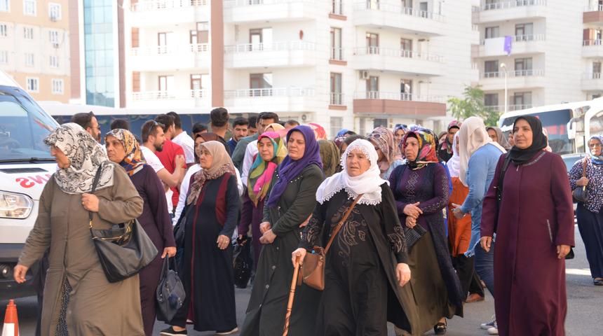 HDP &ouml;n&uuml;ndeki eylemde 43'&uuml;nc&uuml; g&uuml;n, aile sayısı 55 oldu (2)