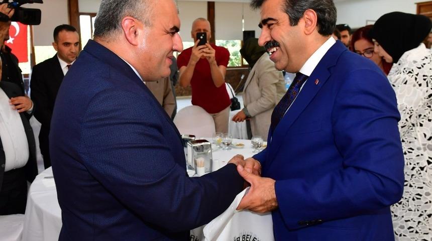 Vali Güzeloğlu görme engelli vatandaşlarla bir araya geldi