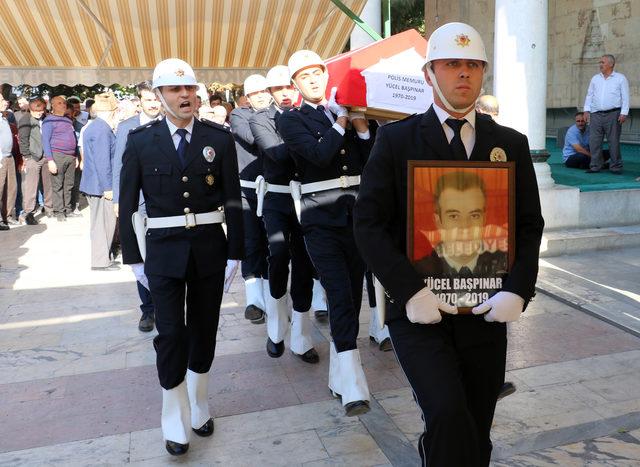 Şehit polisin cenazesi törenle memleketine uğurlandı (2)