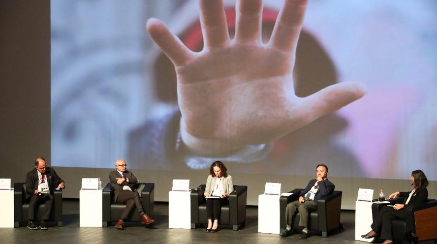 HK&Uuml; iş birliğiyle D&uuml;nya G&ouml;&ccedil; ve M&uuml;lteci kongresi yapıldı