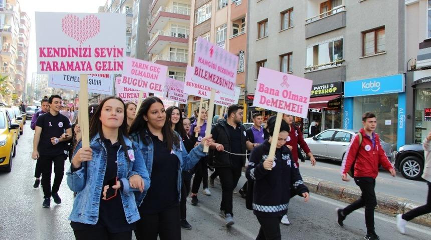 Meme kanseri için farkındalık yürüyüşü