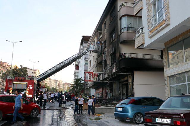 Ankara'da yangında iş yeri ve 3 daire kullanılamaz hale geldi