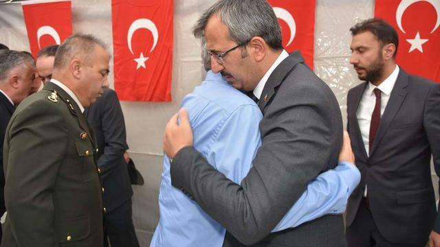 Vali Sezer, şehit ailesini ziyaret etti