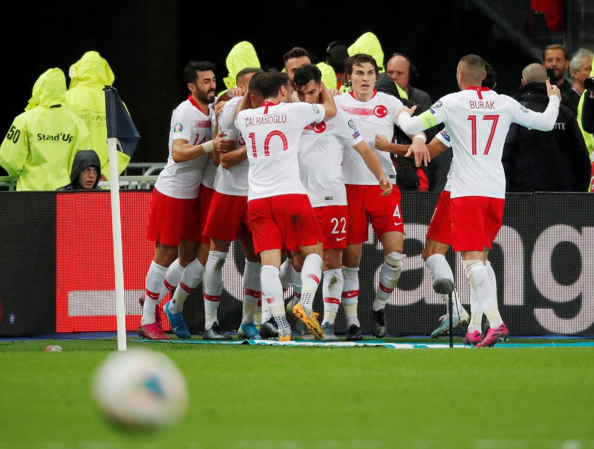 Fransız yayıncı kuruluş, UEFA talimatıyla T&uuml;rkiye'nin gol sevincini yayınlamadıklarını a&ccedil;ıkladı!