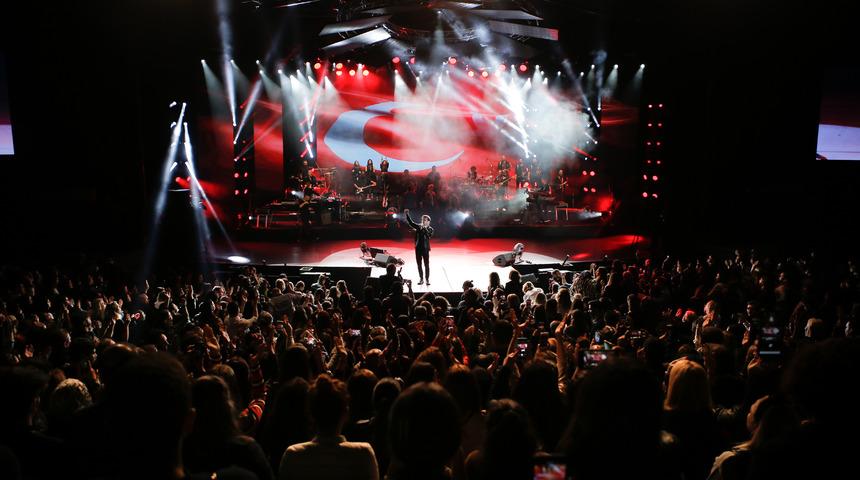 Kenan Doğulu'dan Mehmetçik Vakfı'na destek! Bizimdir şarkısını ilk defa seslendirdi! 