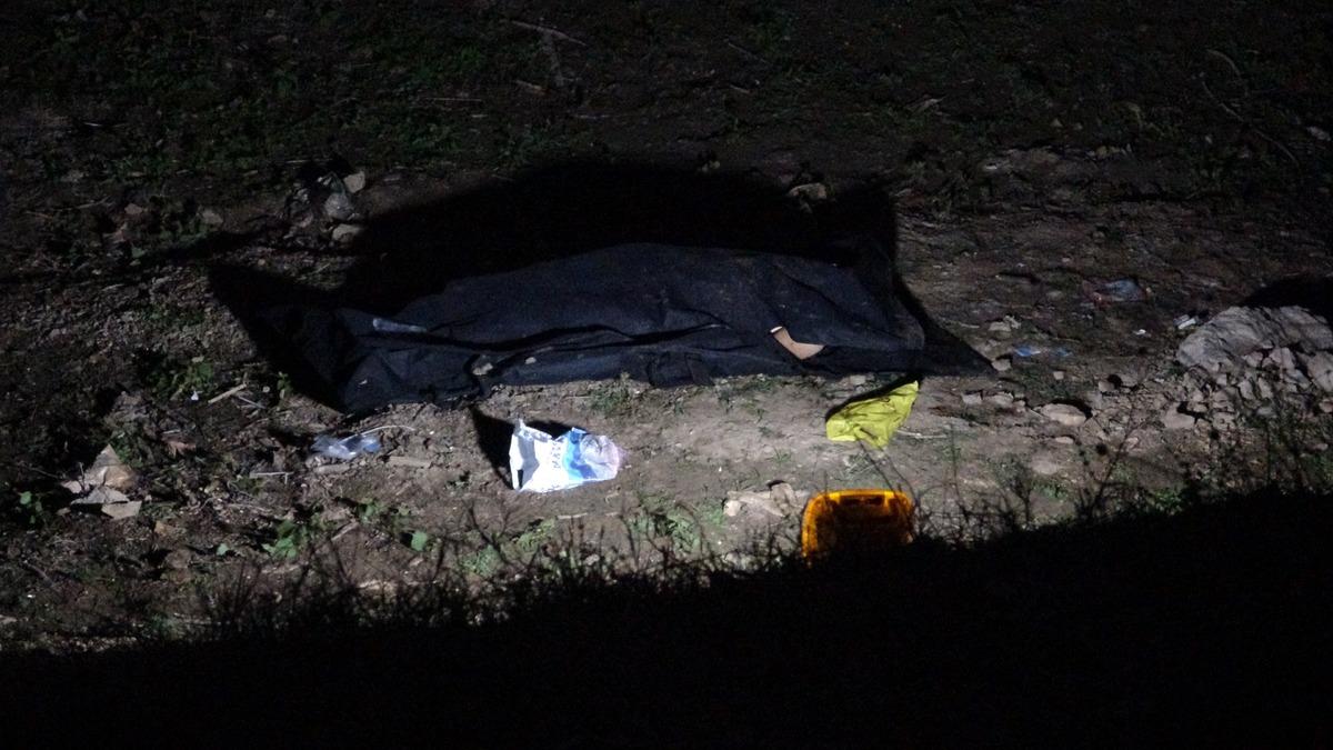 &Ouml;merli Barajı'nda dehşete d&uuml;ş&uuml;ren cinayet! Cesedini metrelerce s&uuml;r&uuml;kleyip sakladı!