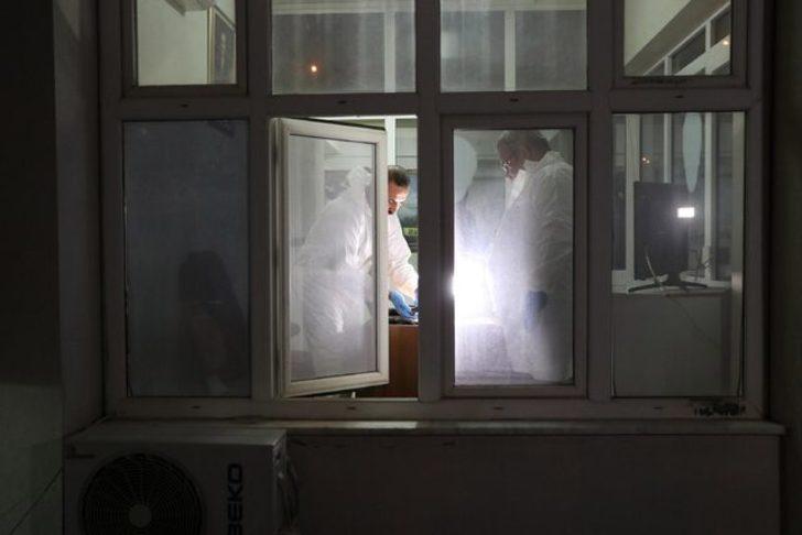 Polis memurunun dikkatsizliği pahalıya mal oldu! Hem kendini hem de bekçiyi vurdu! G1