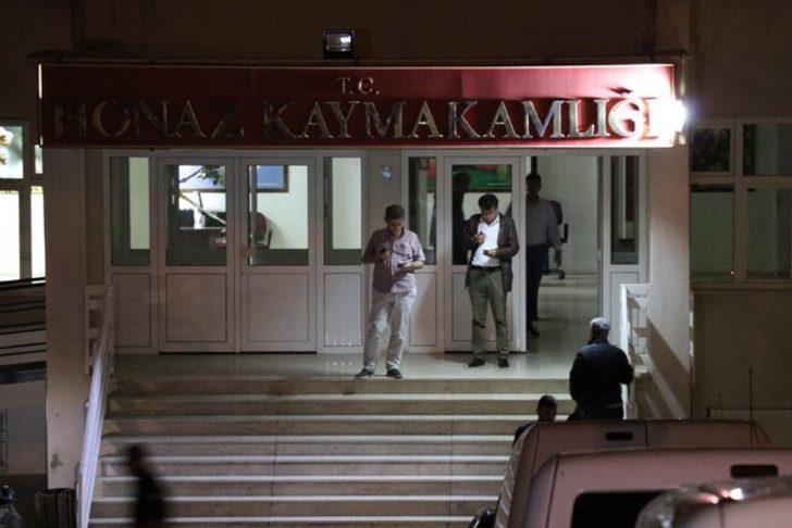 Polis memurunun dikkatsizliği pahalıya mal oldu! Hem kendini hem de bekçiyi vurdu! G3