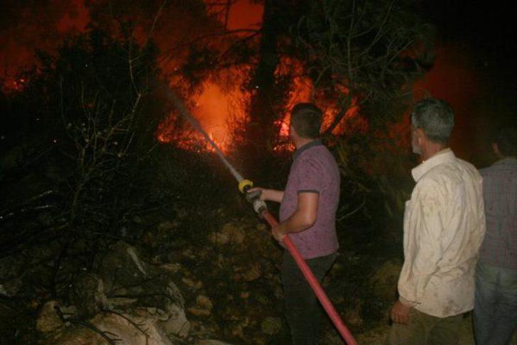 Evlere sıçrama tehlikesi var! Mersin'de büyük yangın! G4