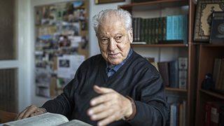 Yazar Nuri Pakdil hastaneye kaldırıldı