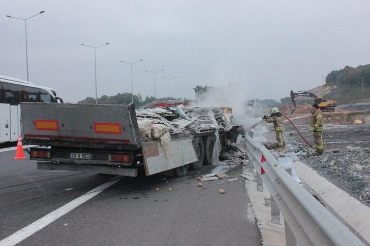 Kuzey Marmara otoyolunda yanan TIR küle döndü G1