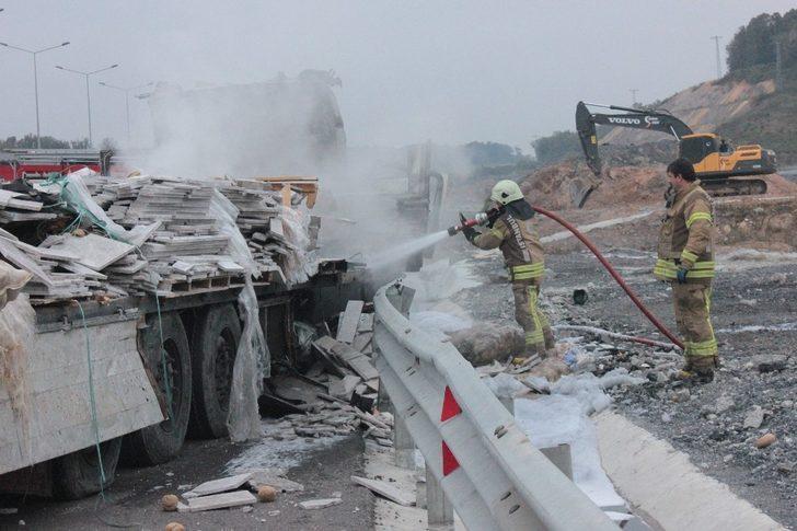 Kuzey Marmara otoyolunda yanan TIR küle döndü G2
