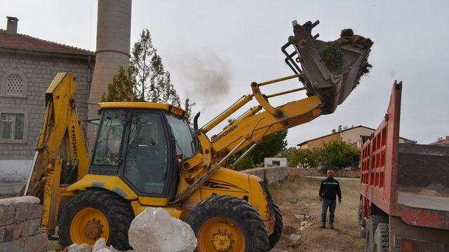 Yumru Kaya Cami’nde peyzaj düzenlemesi yapılıyor
