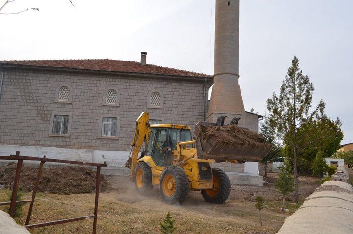 Yumru Kaya Cami’nde peyzaj düzenlemesi yapılıyor G3