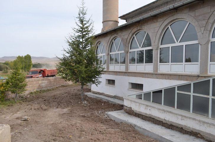 Yumru Kaya Cami’nde peyzaj düzenlemesi yapılıyor G4
