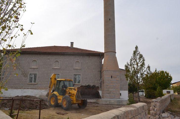 Yumru Kaya Cami’nde peyzaj düzenlemesi yapılıyor G5