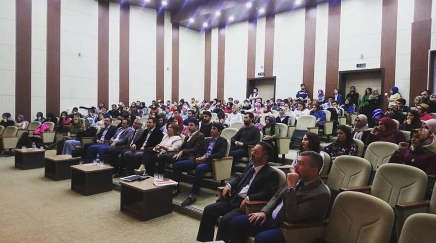 İbn Haldun ve Machiavelli&rsquo;de Tarihin ve Siyasetin Niteliği: Doğu ve Batı Analizi Konferansı