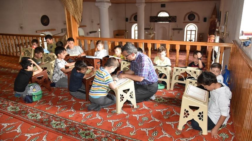 Kuran-ı Kerim &Ouml;ğrenen &ouml;ğrencilerden Mehmet&ccedil;iğe Dua