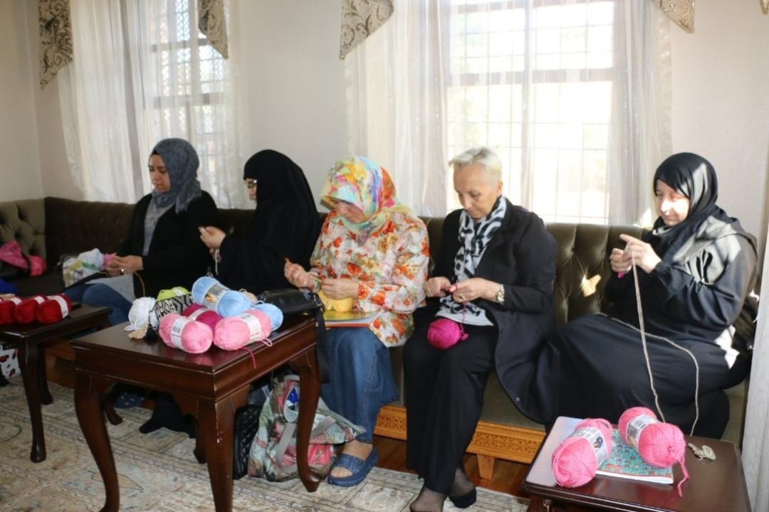 &Ouml;rg&uuml; Tasarım At&ouml;lyesi ev ekonomisine katkıda bulunuyor