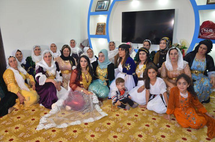 Şırnak'ta aşiret düğününde gelin ve damada takılan takılar dudak uçuklattı G1