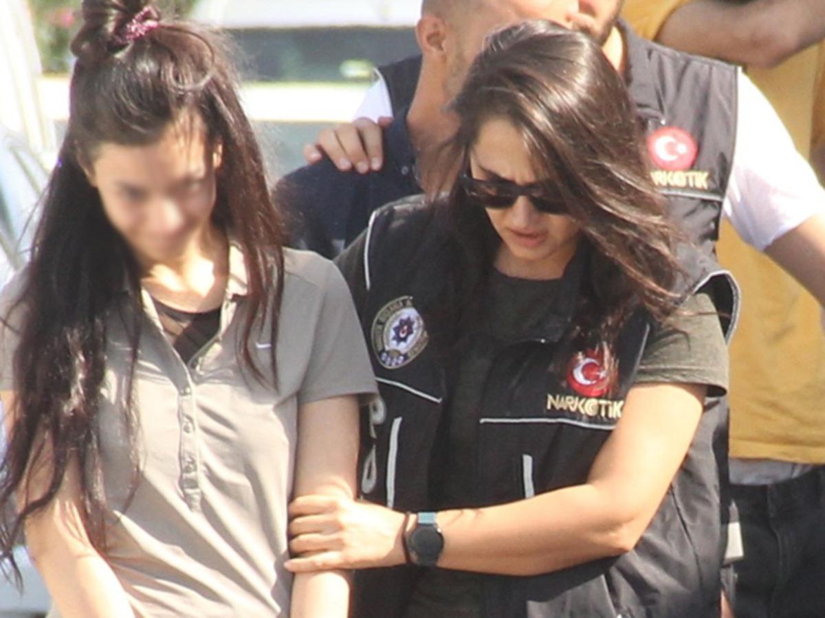 Adana'da operasyon! 'Ben i&ccedil;iciyim' dedi, yanındakileri ihbar etti