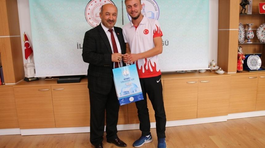 Dünya Atletizm Şampiyonundan Müdür Başyiğit’e ziyaret