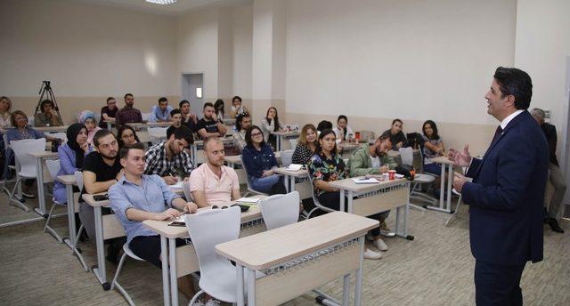 Başkan Genç, Bilim Üniversitesi’nde derse girdi