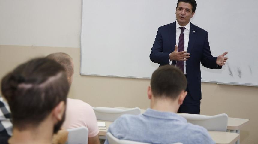 Başkan Genç, Bilim Üniversitesi’nde derse girdi