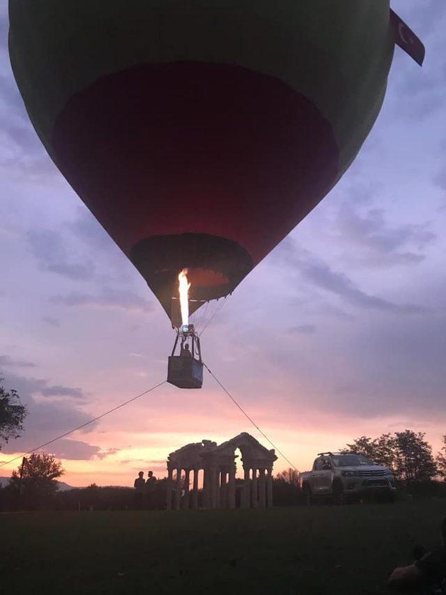 Karacasu’da semalarında yükselen balon dikkat çekti