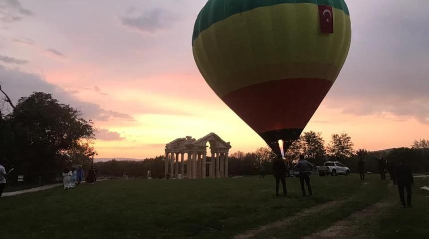 Karacasu&rsquo;da semalarında y&uuml;kselen balon dikkat &ccedil;ekti