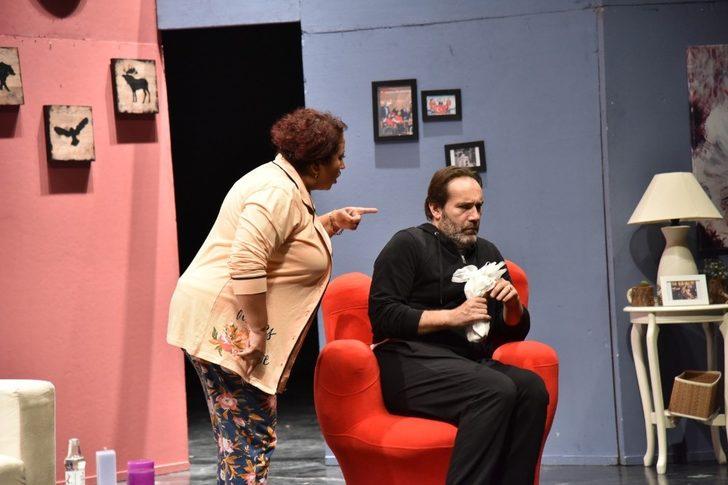 “Bence Hiç Komik Değil” adlı oyun Bilecikspor için sahne aldı G4