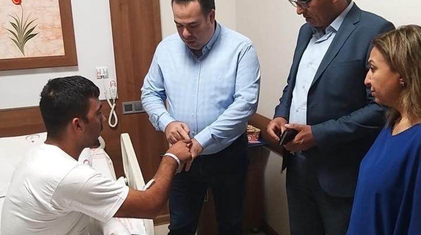 Barış Pınarı Harekatı’nda yaralanan Tarsuslu askere geçmiş olsun ziyareti